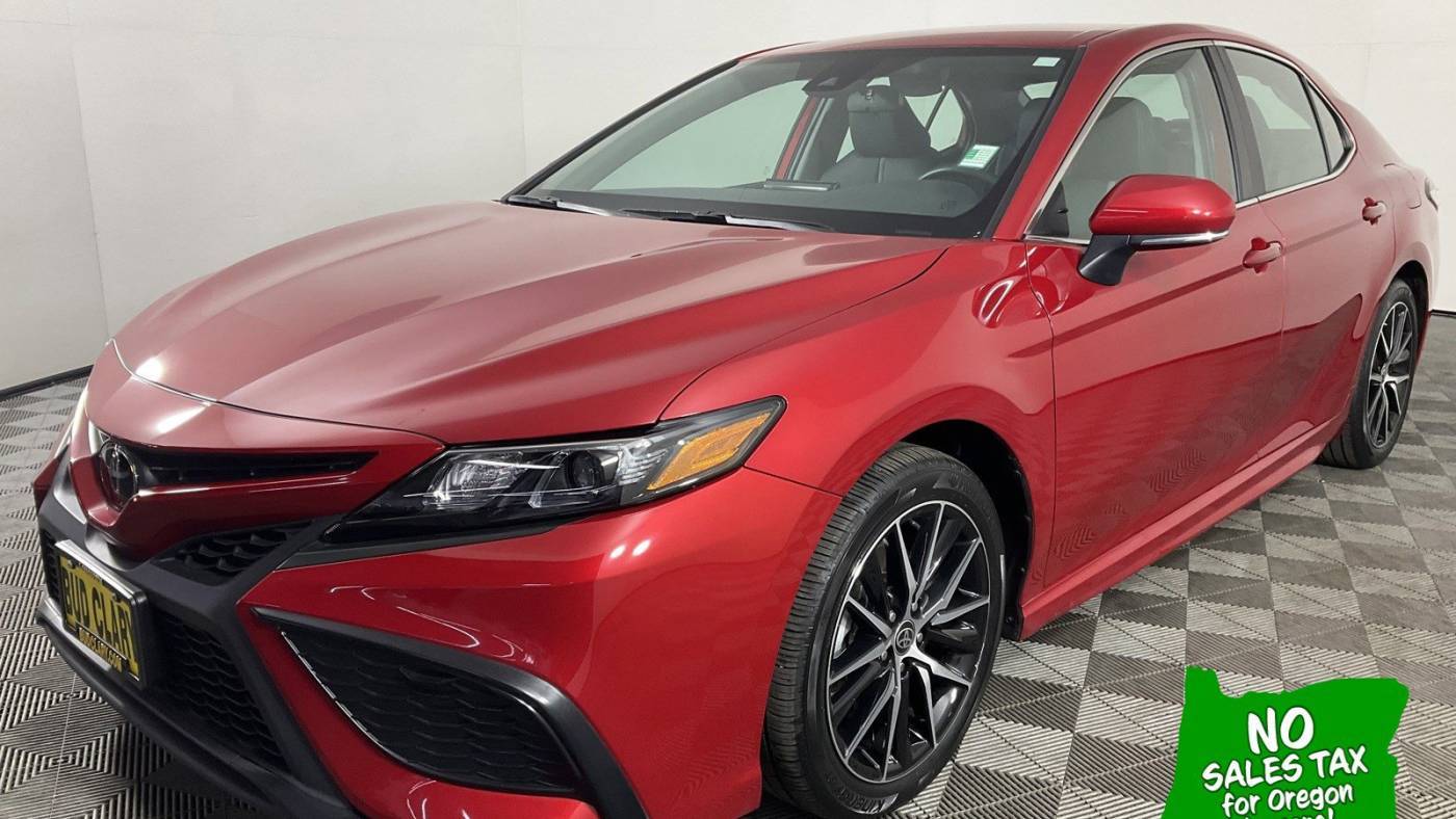 2022 Toyota Camry SE — Sedan — 8,365 mi — Longview, WA