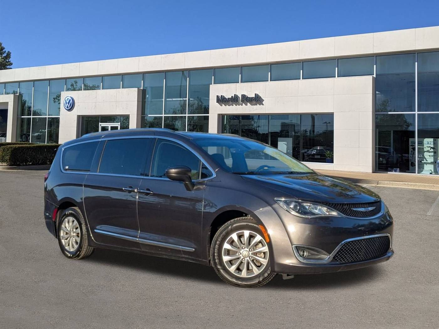 2019 Chrysler Pacifica Touring L — Minivan — 95,500 mi — San Antonio, TX
