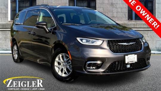 2022 Chrysler Pacifica Touring L — Minivan — 65,749 mi — Downers Grove, IL