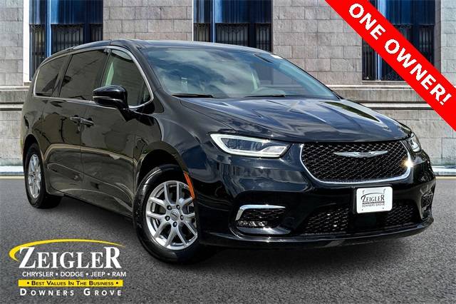 2024 Chrysler Pacifica Touring L — Minivan — 24,801 mi — Downers Grove, IL