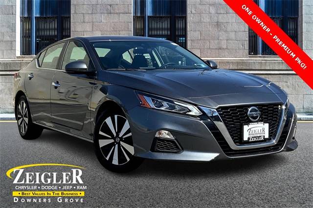 2022 Nissan Altima SV — Sedan — 1,940 mi — Downers Grove, IL