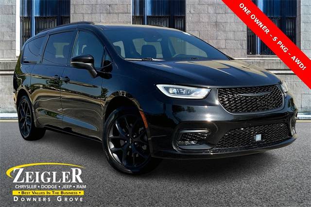 2023 Chrysler Pacifica Touring L — Minivan — 32,743 mi — Downers Grove, IL