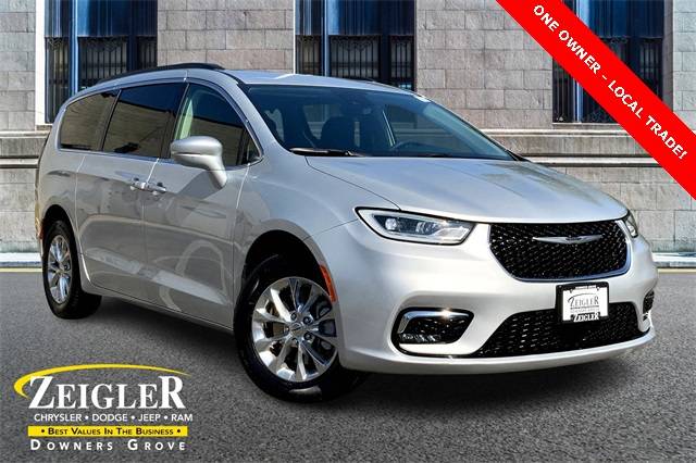 2022 Chrysler Pacifica Touring L — Minivan — 18,022 mi — Downers Grove, IL