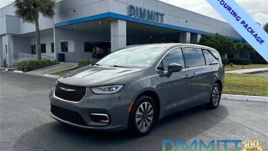 2022 Chrysler Pacifica Hybrid Touring L — Minivan — 57,115 mi — Clearwater, FL