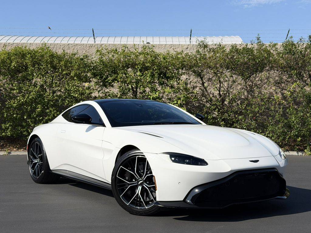 2022 Aston Martin Vantage Standard