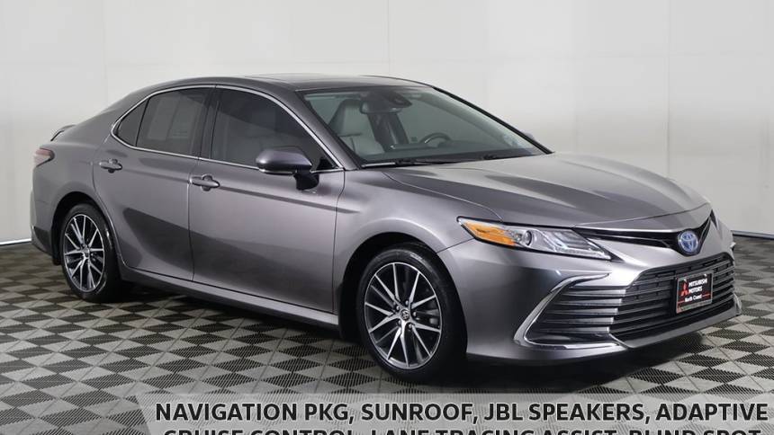 2021 Toyota Camry Hybrid XLE — Sedan — 33,445 mi — Akron, OH
