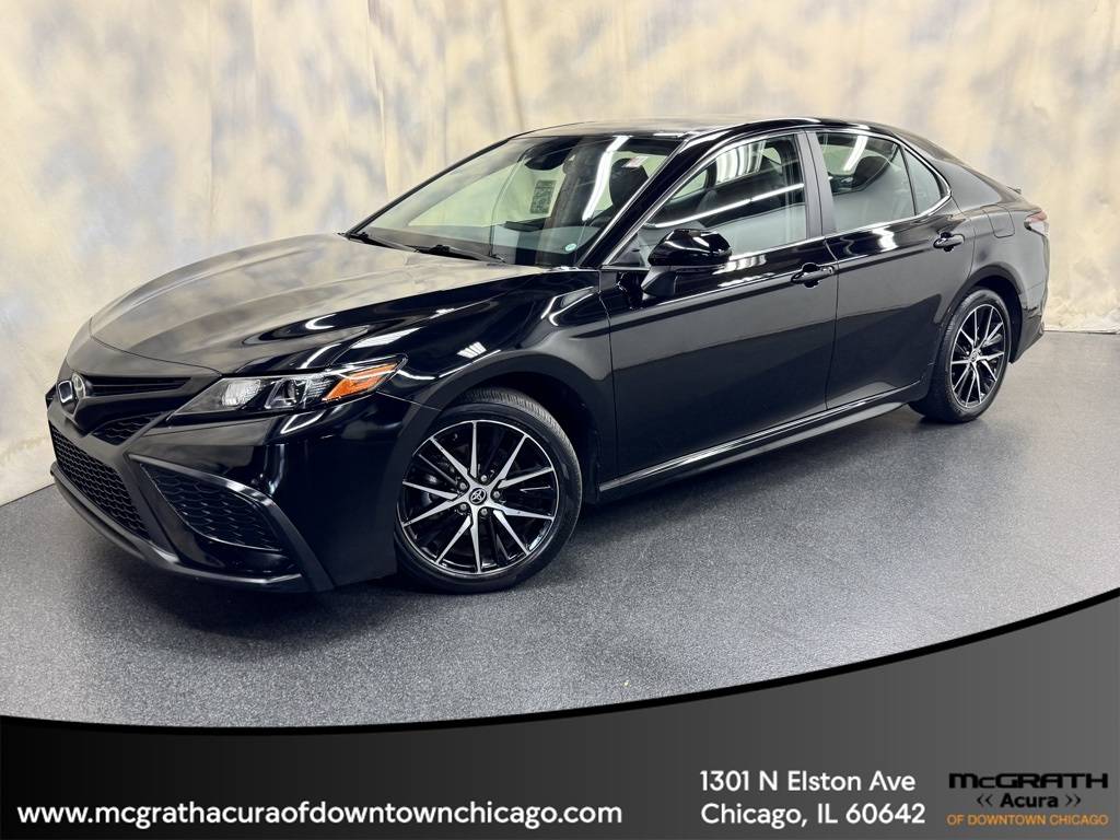 2024 Toyota Camry SE — Sedan — 40,145 mi — Chicago, IL
