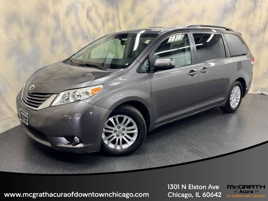 2011 Toyota Sienna Base — Minivan — 98,206 mi — Chicago, IL