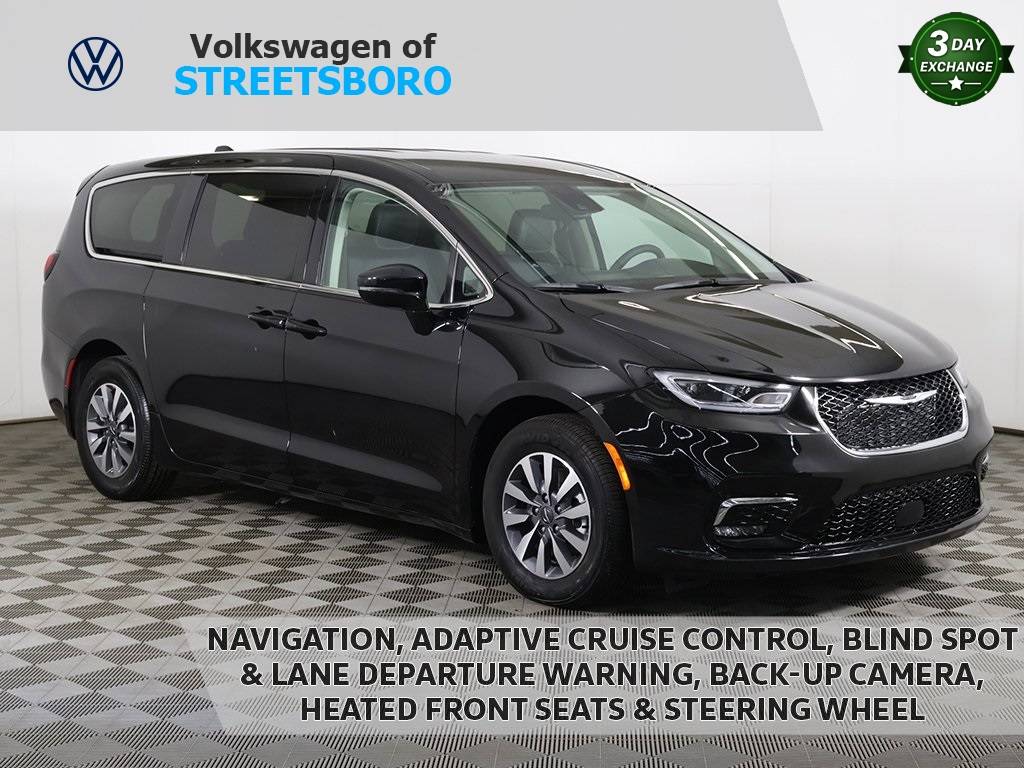 2024 Chrysler Pacifica Hybrid Select — Minivan — 11,913 mi — Streetsboro, OH