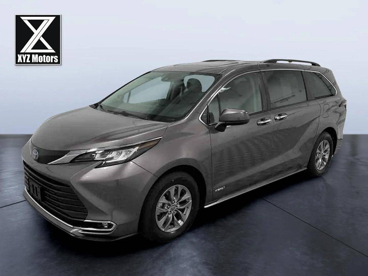 2021 Toyota Sienna XLE — Minivan — 49,026 mi — Grand Rapids, MI