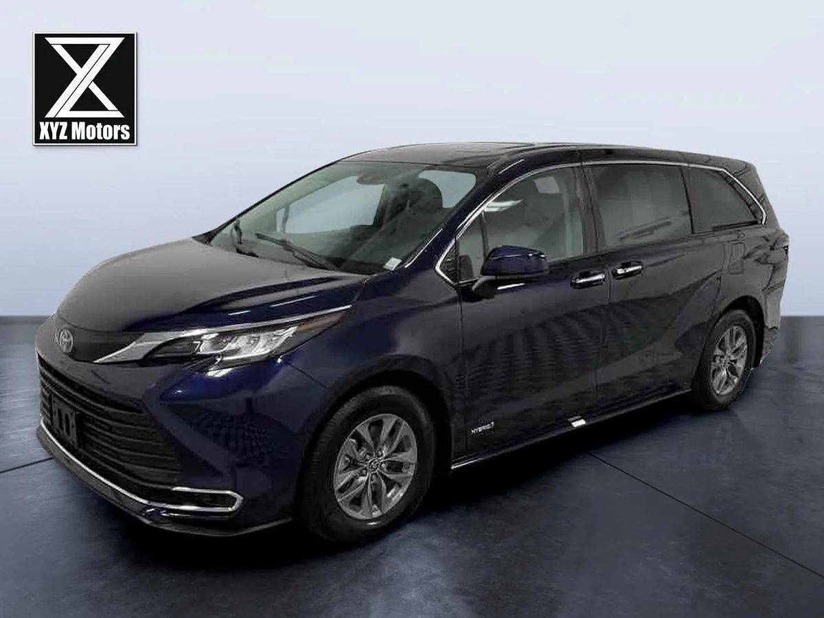 2021 Toyota Sienna XLE — Minivan — 35,668 mi — Grand Rapids, MI