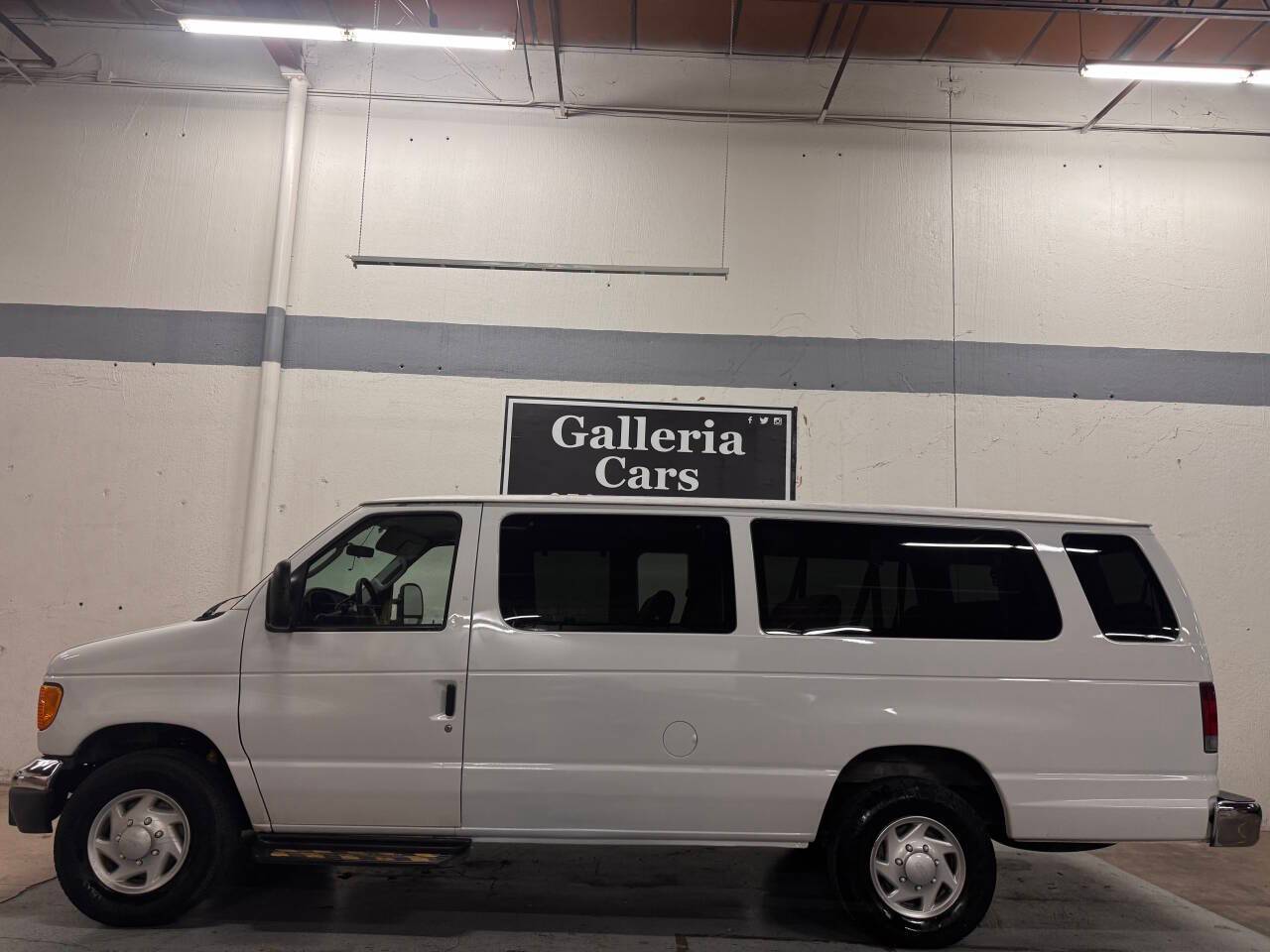 2007 Ford Econoline Wagon E-350 Super Duty XLT — Passenger Van — 118,579 mi — Dallas, TX