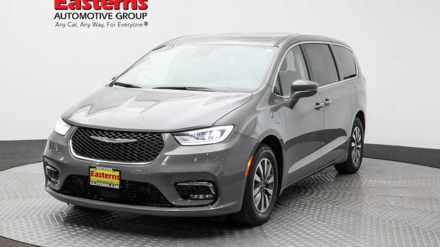 2022 Chrysler Pacifica Hybrid Touring L — Minivan — 65,166 mi — Frederick, MD
