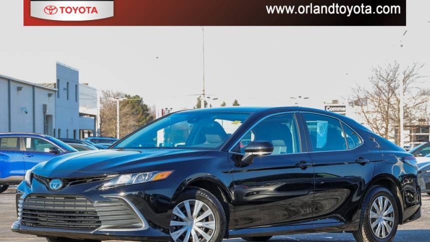 2022 Toyota Camry Hybrid LE — Sedan — 29,221 mi — Tinley Park, IL