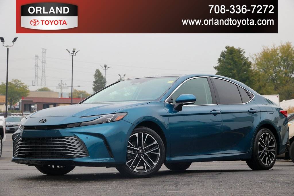 2025 Toyota Camry Hybrid XLE — Sedan — 20,477 mi — Tinley Park, IL
