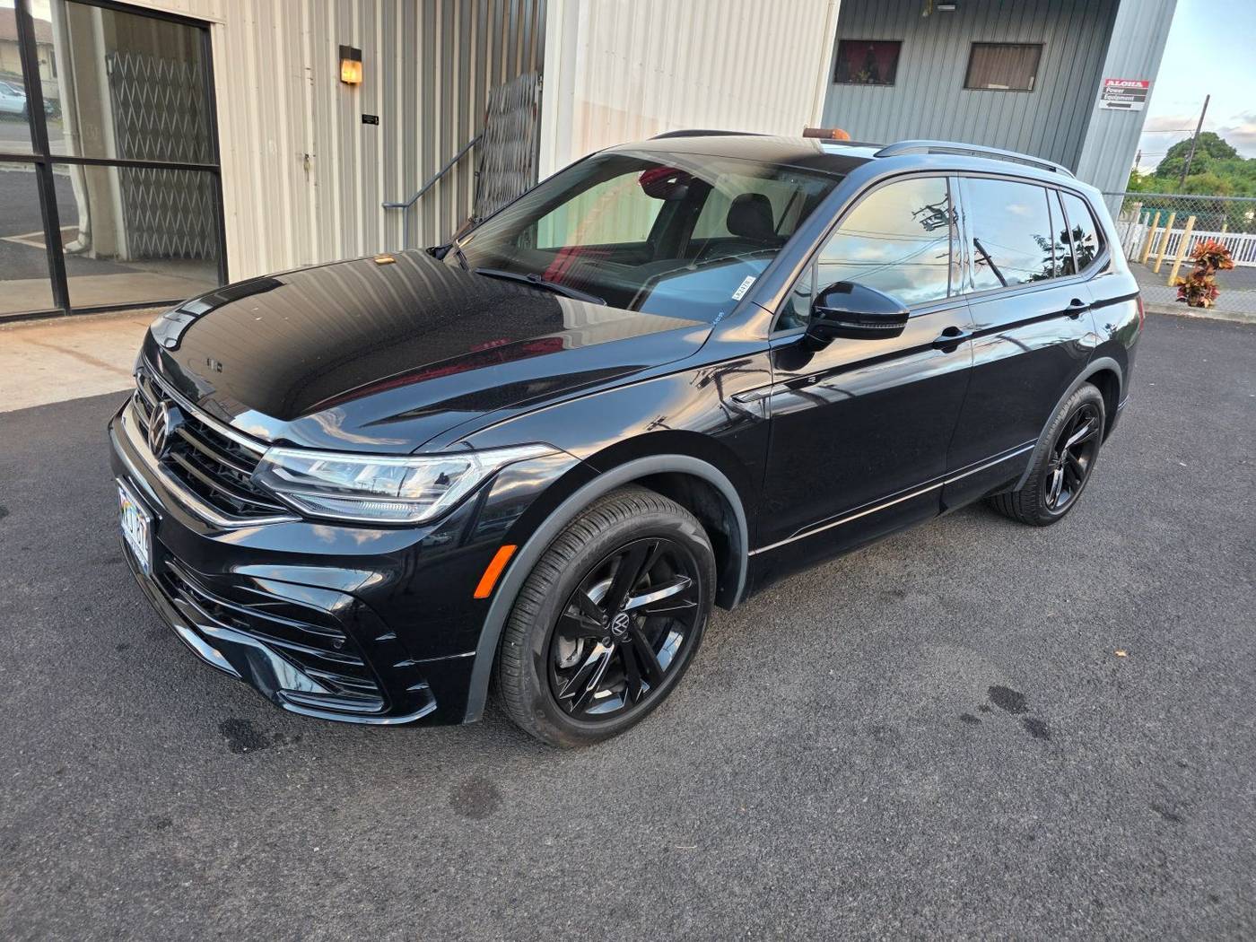 2023 Volkswagen Tiguan SE R-Line Black — SUV — 13,243 mi — Waipahu, HI