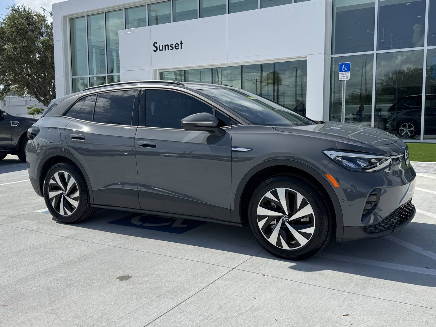 2023 Volkswagen ID.4 Pro — SUV — 22,091 mi — Sarasota, FL