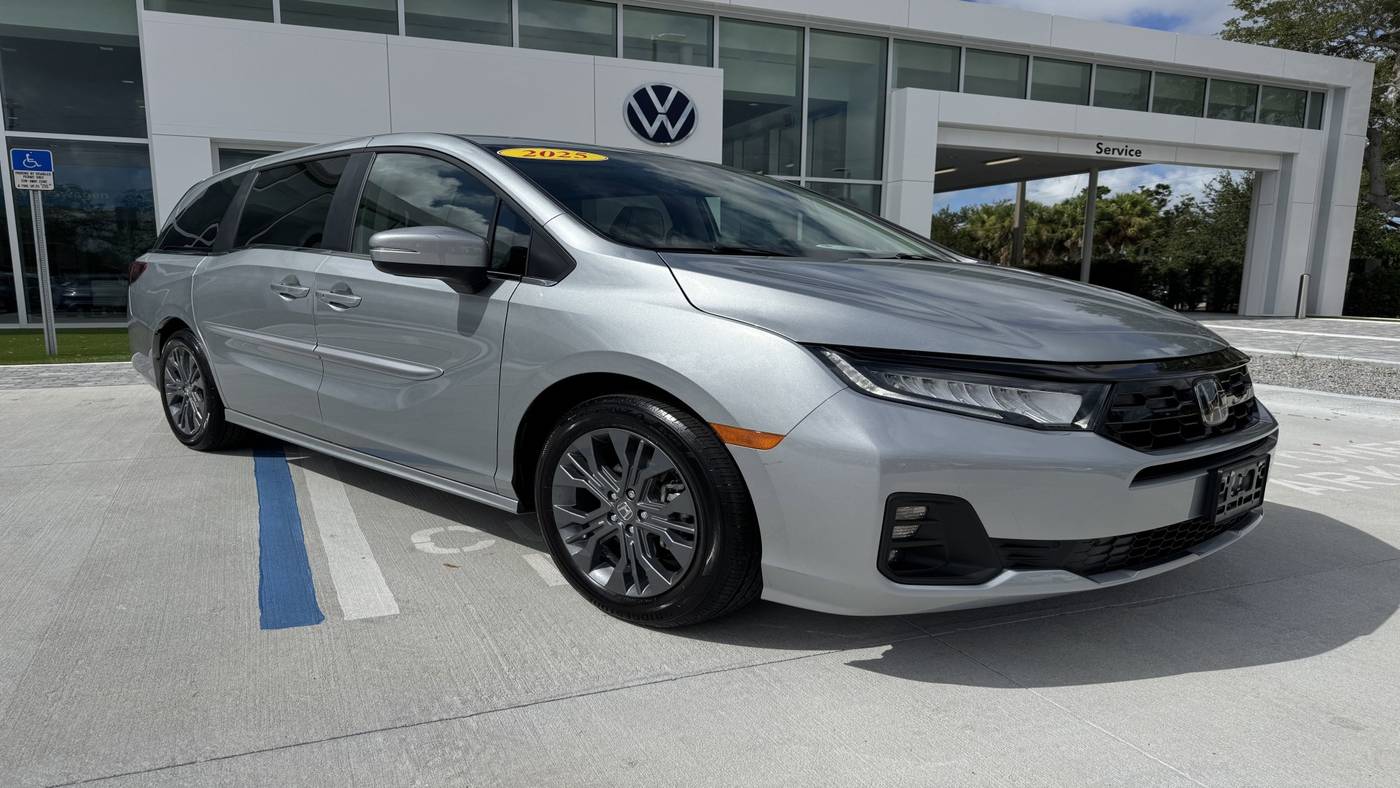 2025 Honda Odyssey Touring — Minivan — 8,965 mi — Sarasota, FL