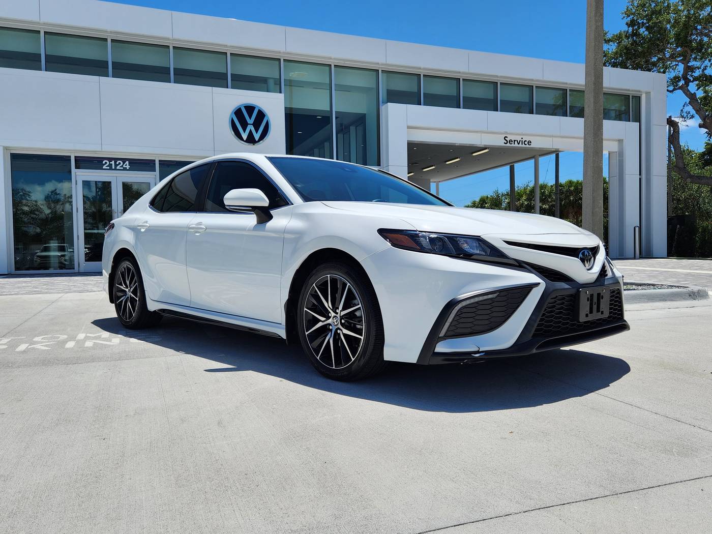 2022 Toyota Camry SE — Sedan — 18,991 mi — Sarasota, FL