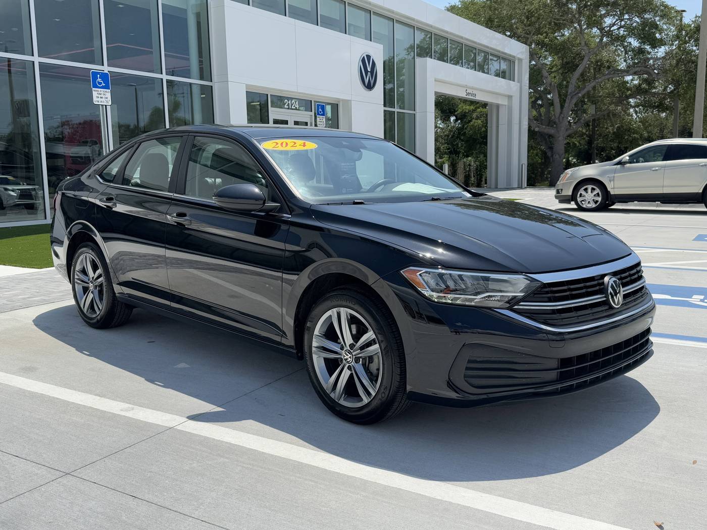 2024 Volkswagen Jetta SE — Sedan — 9,814 mi — Sarasota, FL