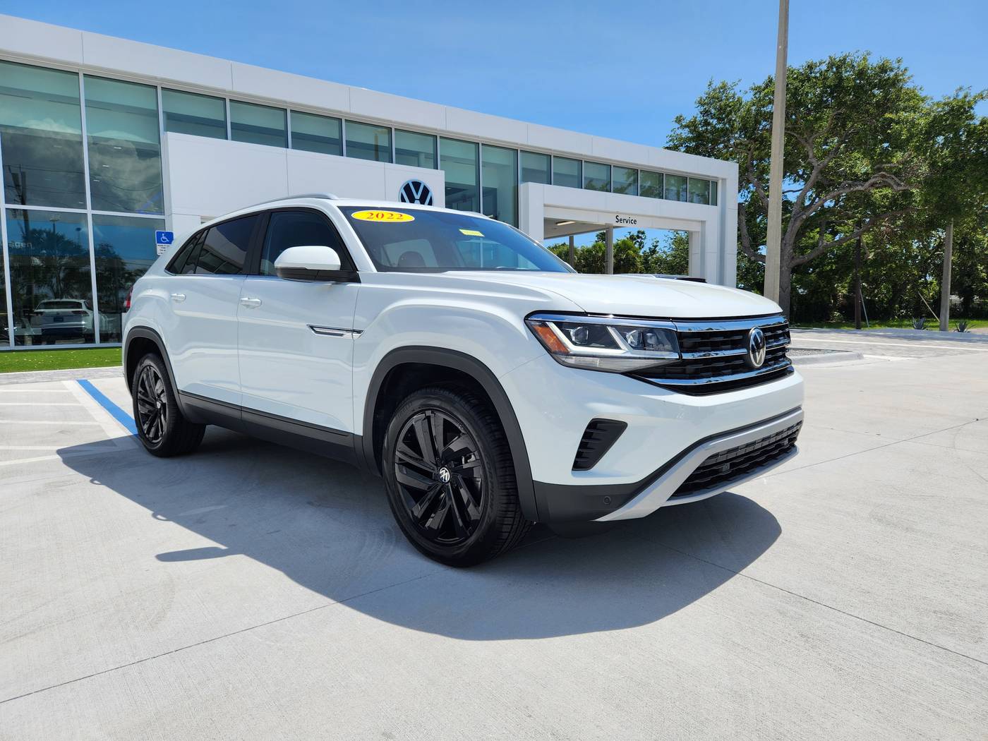 2022 Volkswagen Atlas Cross Sport SE with Technology — SUV — 15,186 mi — Sarasota, FL