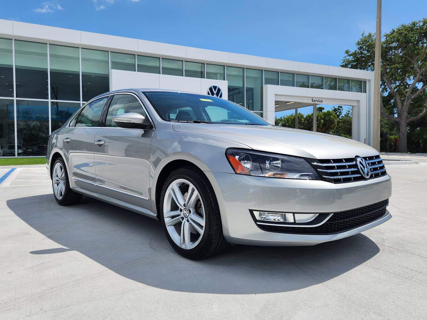 2012 Volkswagen Passat SEL Premium — Sedan — 28,926 mi — Sarasota, FL