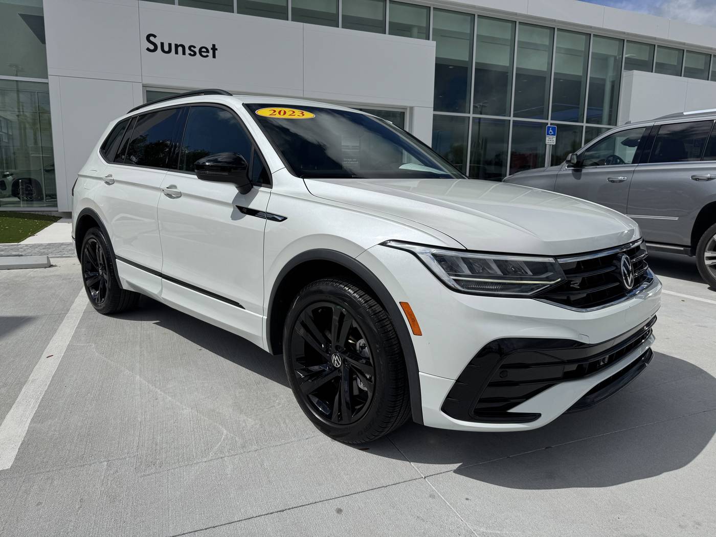 2023 Volkswagen Tiguan SE R-Line Black — SUV — 25,475 mi — Sarasota, FL