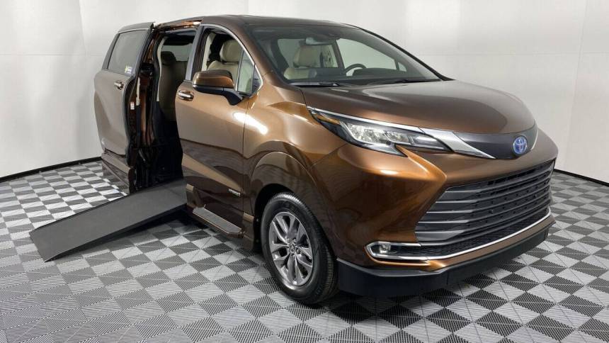 2021 Toyota Sienna XLE — Minivan — 5,219 mi — Phoenix, AZ