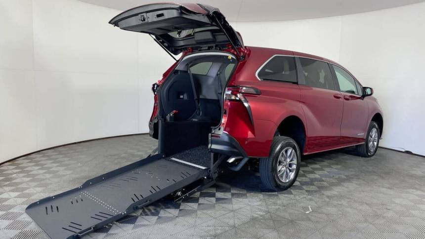 2024 Toyota Sienna LE — Minivan — 5 mi — Phoenix, AZ