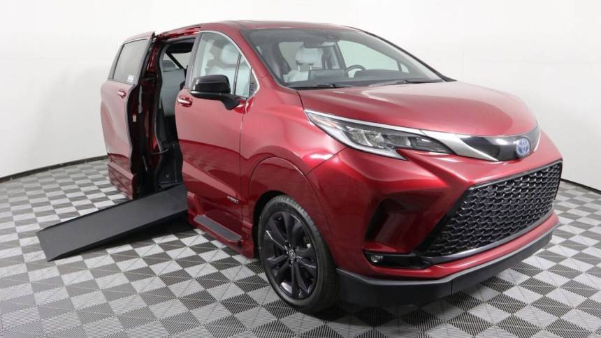 2021 Toyota Sienna XSE — Minivan — 9,309 mi — Phoenix, AZ
