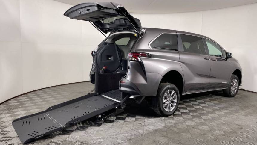 2024 Toyota Sienna LE — Minivan — 5 mi — Phoenix, AZ