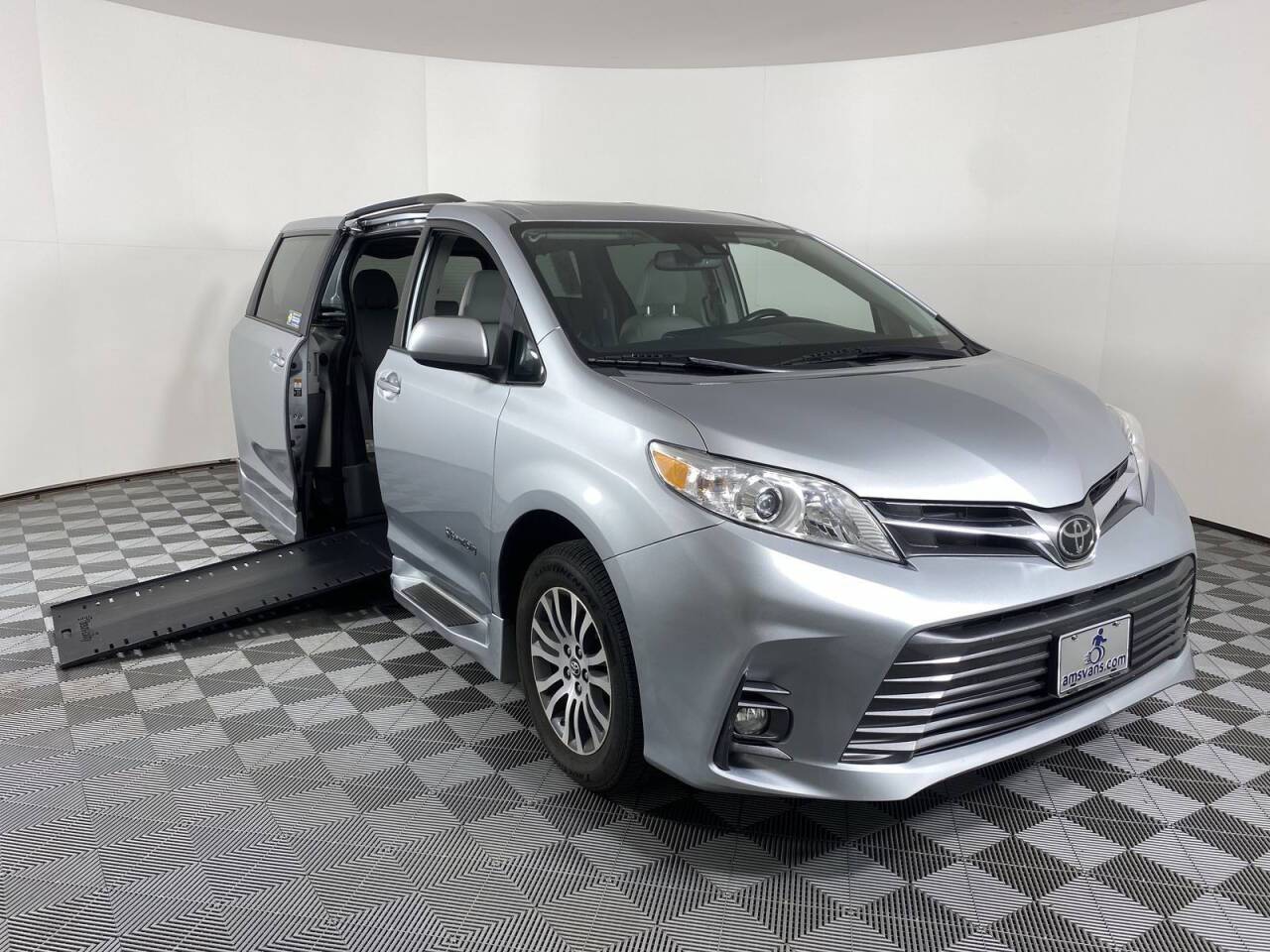 2019 Toyota Sienna XLE — Minivan — 21,702 mi — Phoenix, AZ