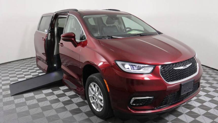 2022 Chrysler Pacifica Touring L — Minivan — 11,835 mi — Phoenix, AZ