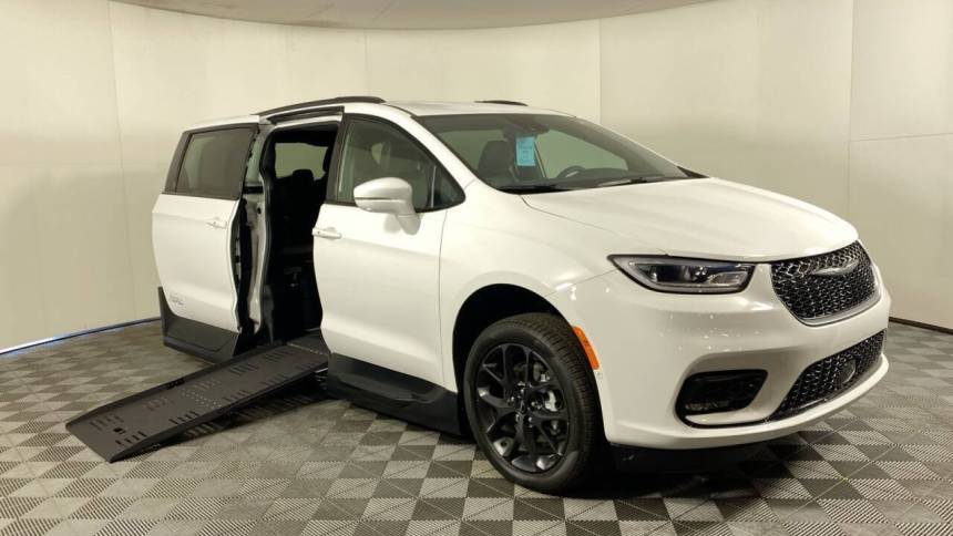 2022 Chrysler Pacifica Touring L — Minivan — 19,146 mi — Phoenix, AZ