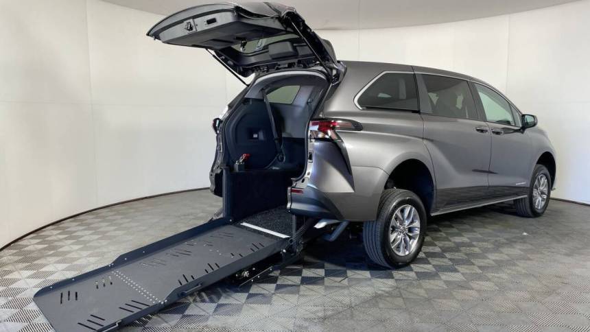 2024 Toyota Sienna LE — Minivan — 5 mi — Phoenix, AZ