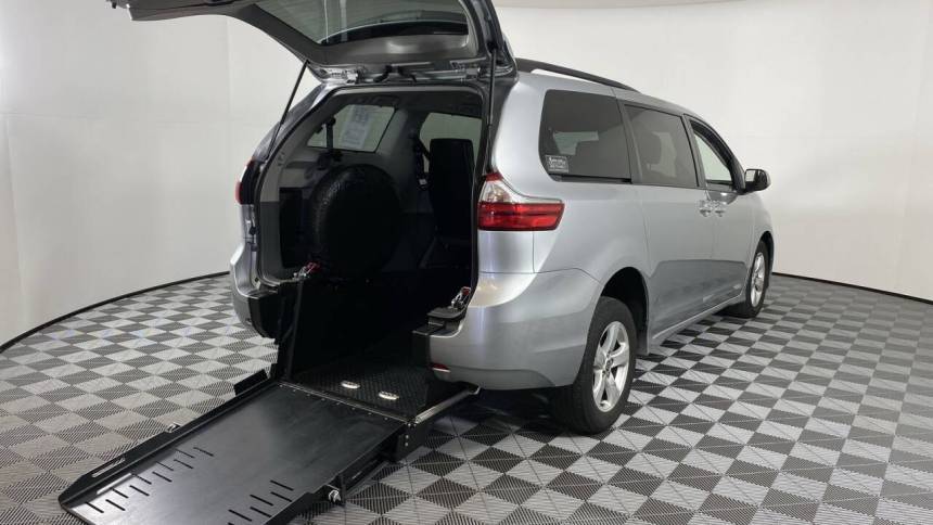 2020 Toyota Sienna LE — Minivan — 48,542 mi — Phoenix, AZ