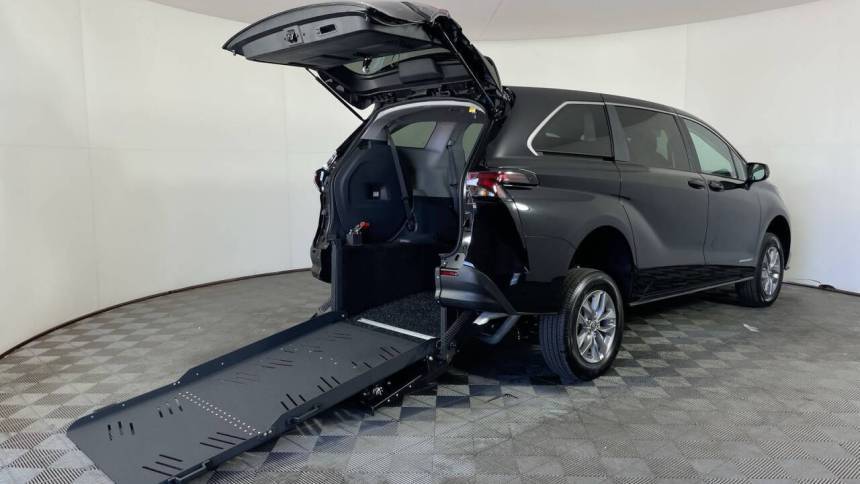 2024 Toyota Sienna LE — Minivan — 5 mi — Phoenix, AZ