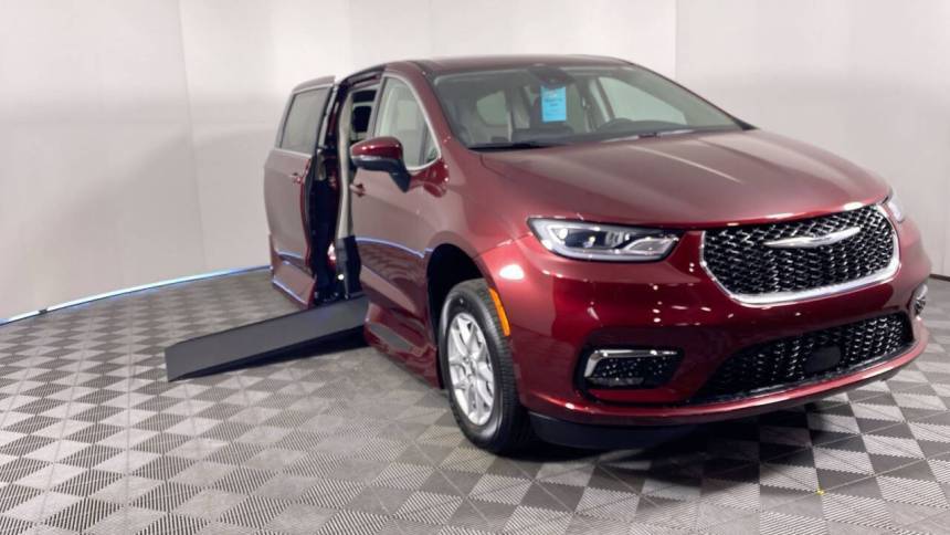 2023 Chrysler Pacifica Touring L — Minivan — 3,107 mi — Phoenix, AZ
