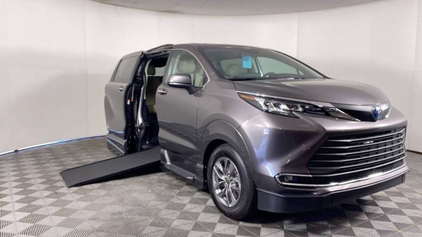 2023 Toyota Sienna XLE — Minivan — 9,629 mi — Phoenix, AZ