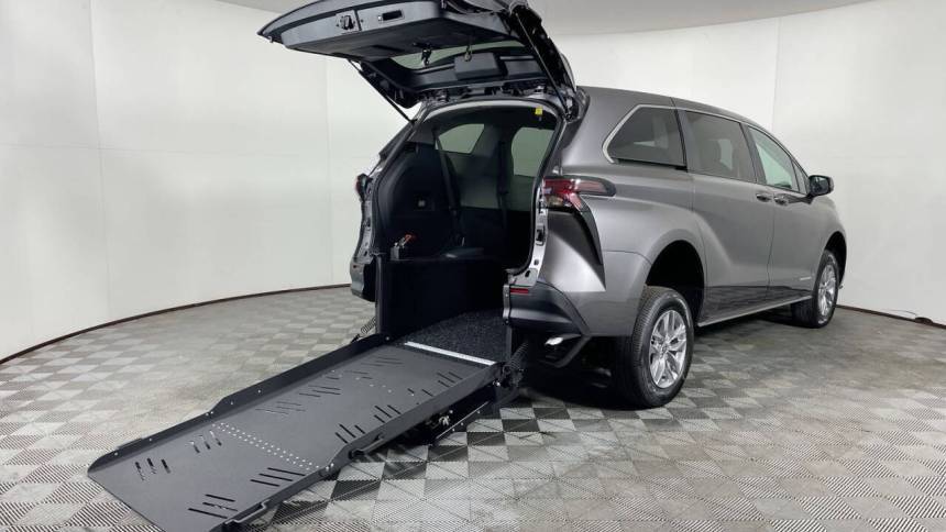 2024 Toyota Sienna LE — Minivan — 5 mi — Phoenix, AZ