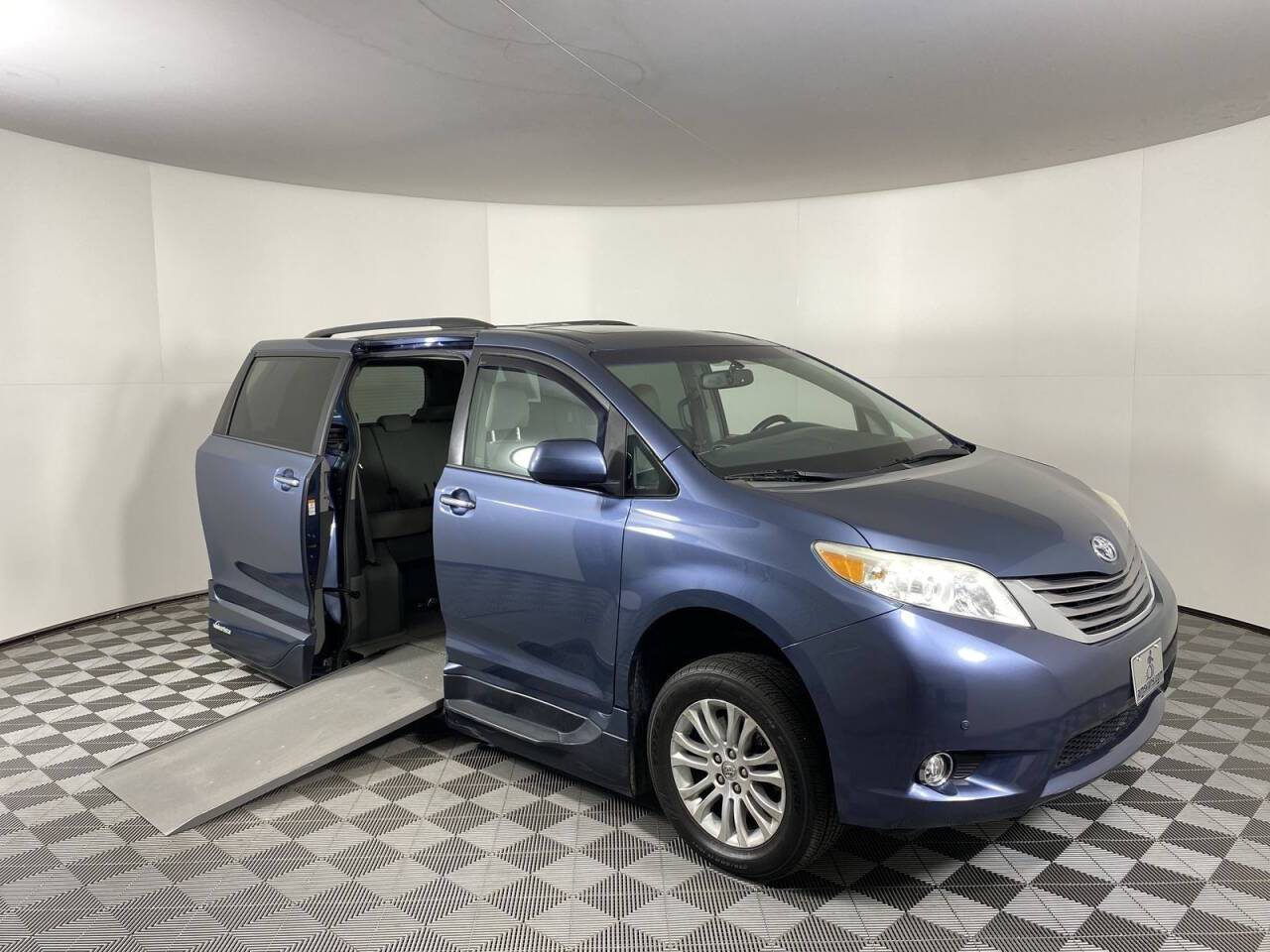 2016 Toyota Sienna XLE — Minivan — 86,133 mi — Phoenix, AZ