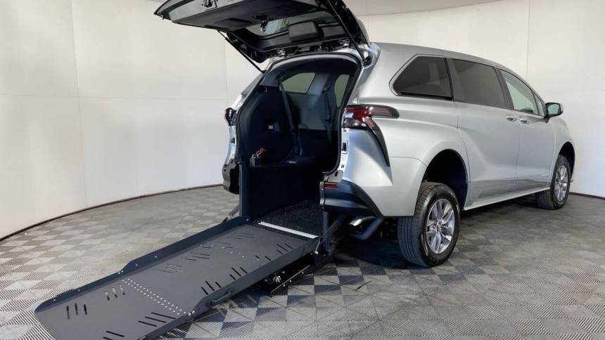 2024 Toyota Sienna LE — Minivan — 5 mi — Phoenix, AZ