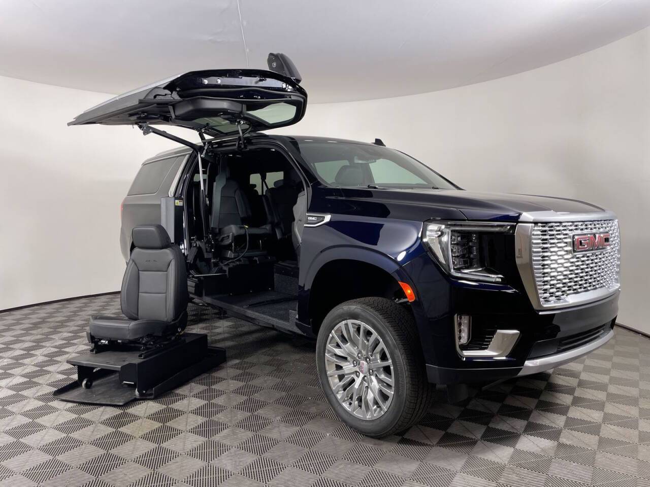 2024 GMC Yukon Denali — SUV — 200 mi — Phoenix, AZ
