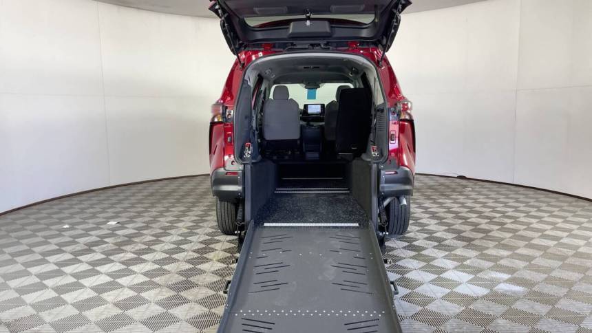 2024 Toyota Sienna LE — Minivan — 5 mi — Phoenix, AZ