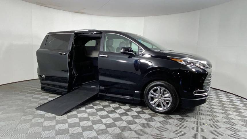 2023 Toyota Sienna Platinum — Minivan — 11,508 mi — Phoenix, AZ