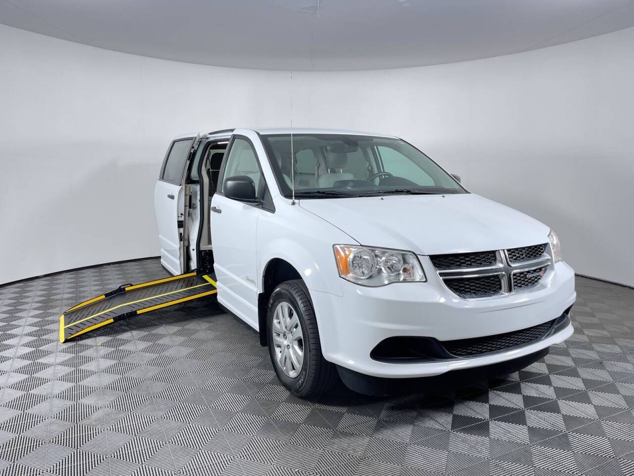 2019 Dodge Grand Caravan SE — Minivan — 21,726 mi — Phoenix, AZ