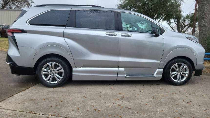 2023 Toyota Sienna XSE — Minivan — 5,654 mi — Phoenix, AZ