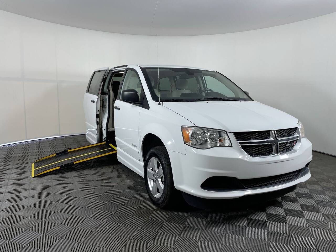 2019 Dodge Grand Caravan SE — Minivan — 21,686 mi — Phoenix, AZ