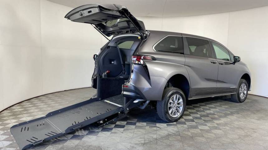 2024 Toyota Sienna LE — Minivan — 5 mi — Phoenix, AZ