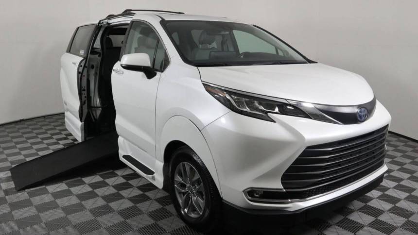 2022 Toyota Sienna XLE — Minivan — 41,525 mi — Phoenix, AZ